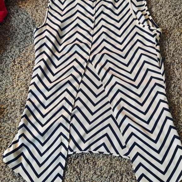 Express Split Back Tank - Picture 2 of 3